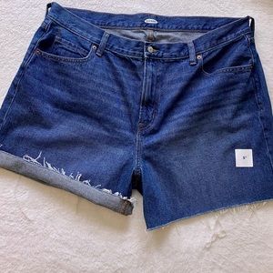 NWOT. Old Navy Women’s Denim Shorts. Size 18